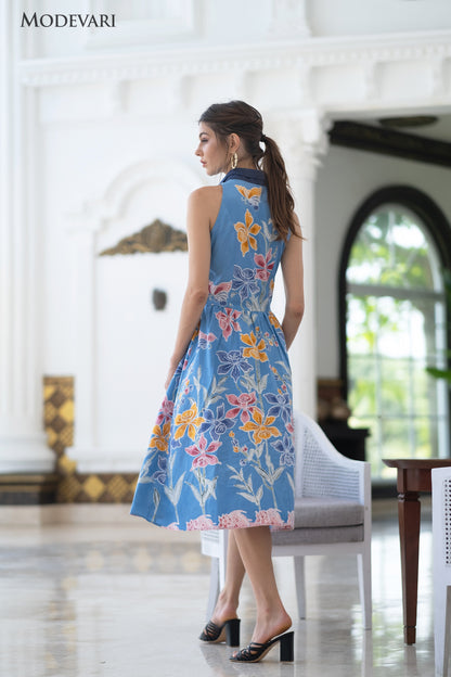 Blue Sleeveless Floral Midi Dress with Flared Skirt, V-neck Collar, and Buttoned Design