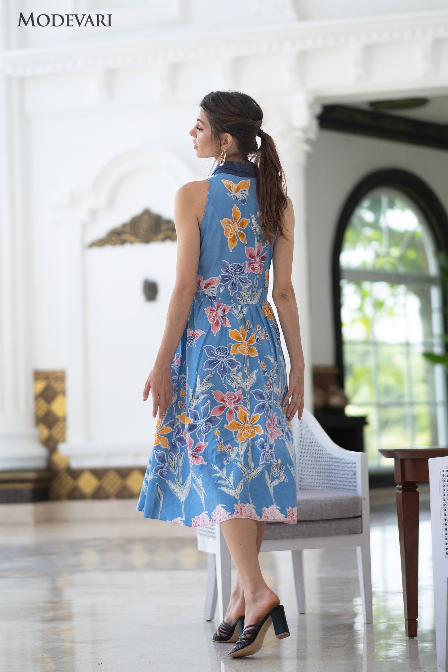 Blue Sleeveless Floral Midi Dress with Flared Skirt, V-neck Collar, and Buttoned Design