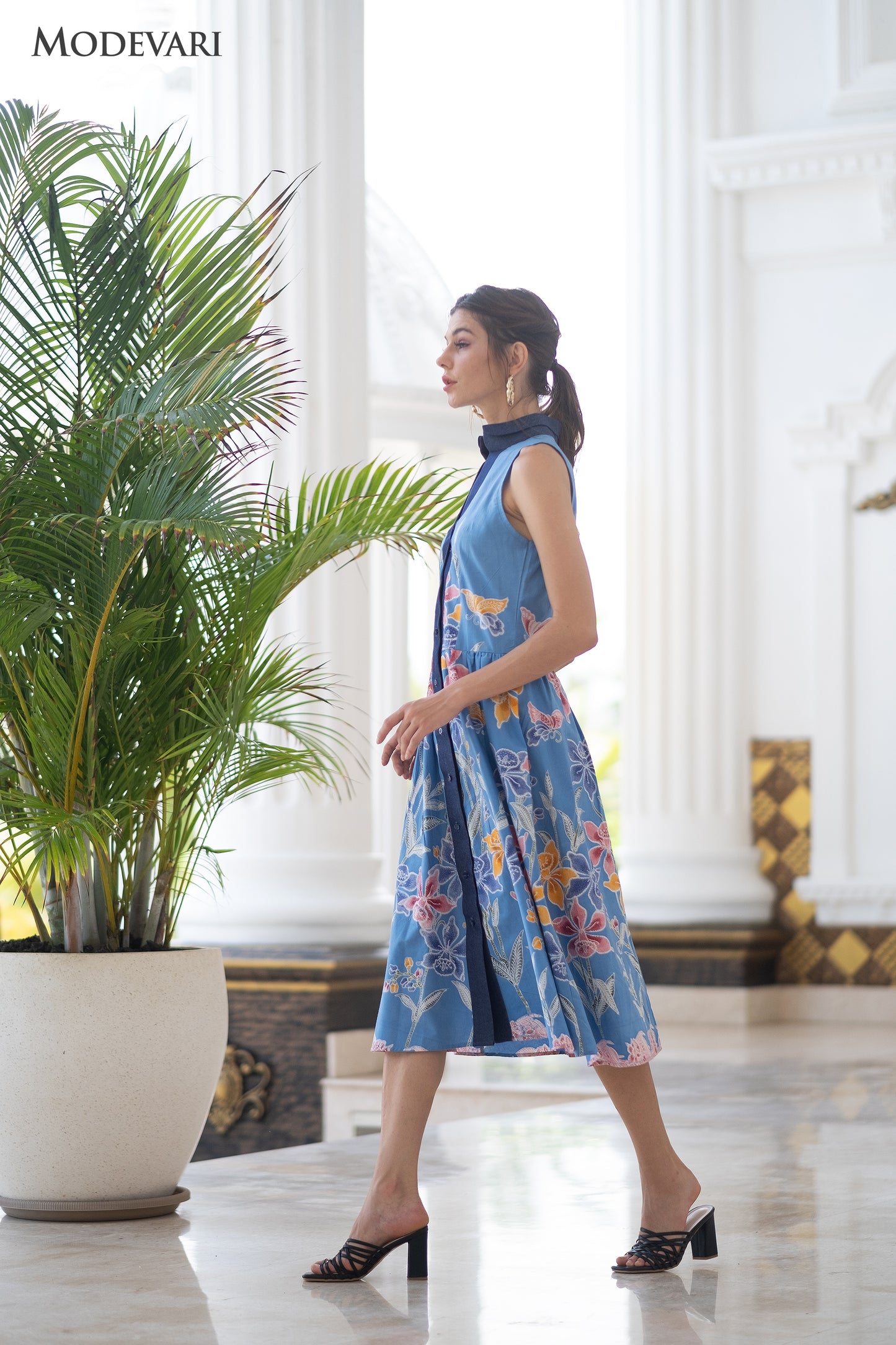 Blue Sleeveless Floral Midi Dress with Flared Skirt, V-neck Collar, and Buttoned Design